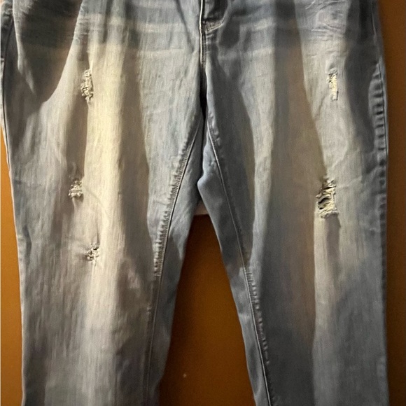 Gently worn kick bottom denim capri - Picture 1 of 5